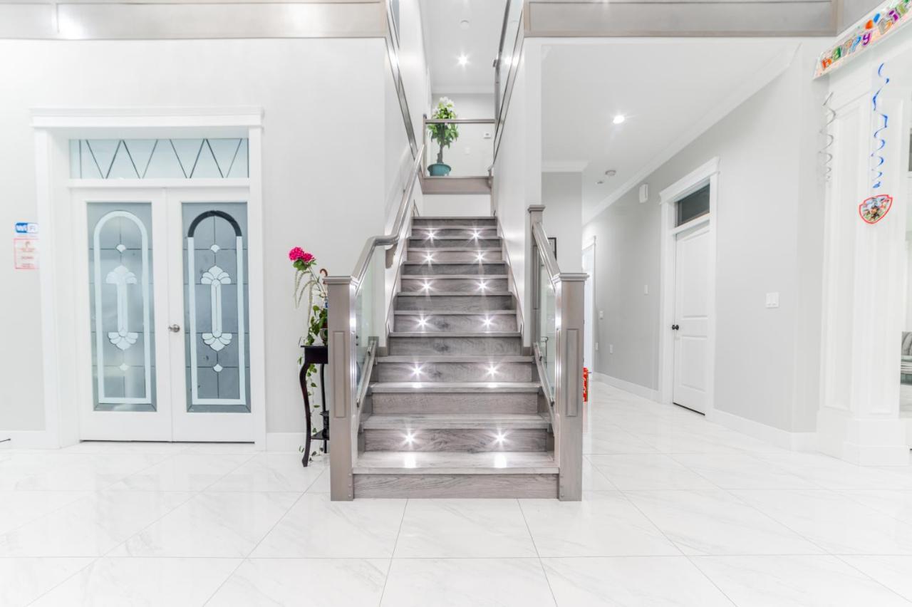 Aaron'S Sweet Home Surrey Luaran gambar